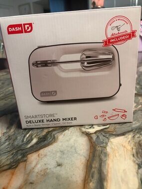 Dash SmartStore Deluxe Hand Mixer in White